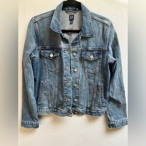 GAP Timeless Blue Denim Button Front Trucker Jean Jacket M